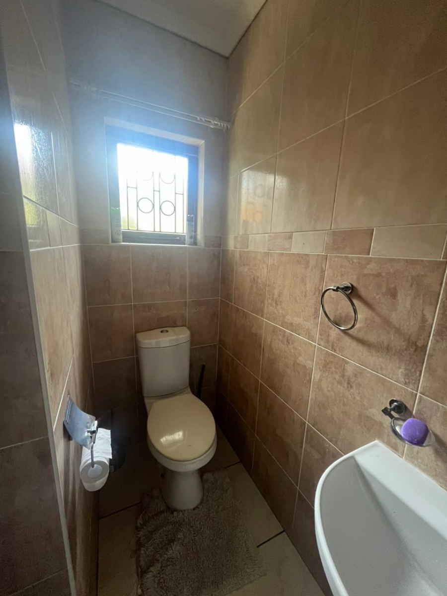5 Bedroom Property for Sale in Amalinda Eastern Cape